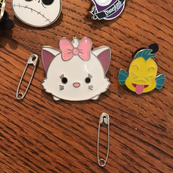 PARIS Disneyland Aristocats Kitty Cat Pin - Picture 2 of 4